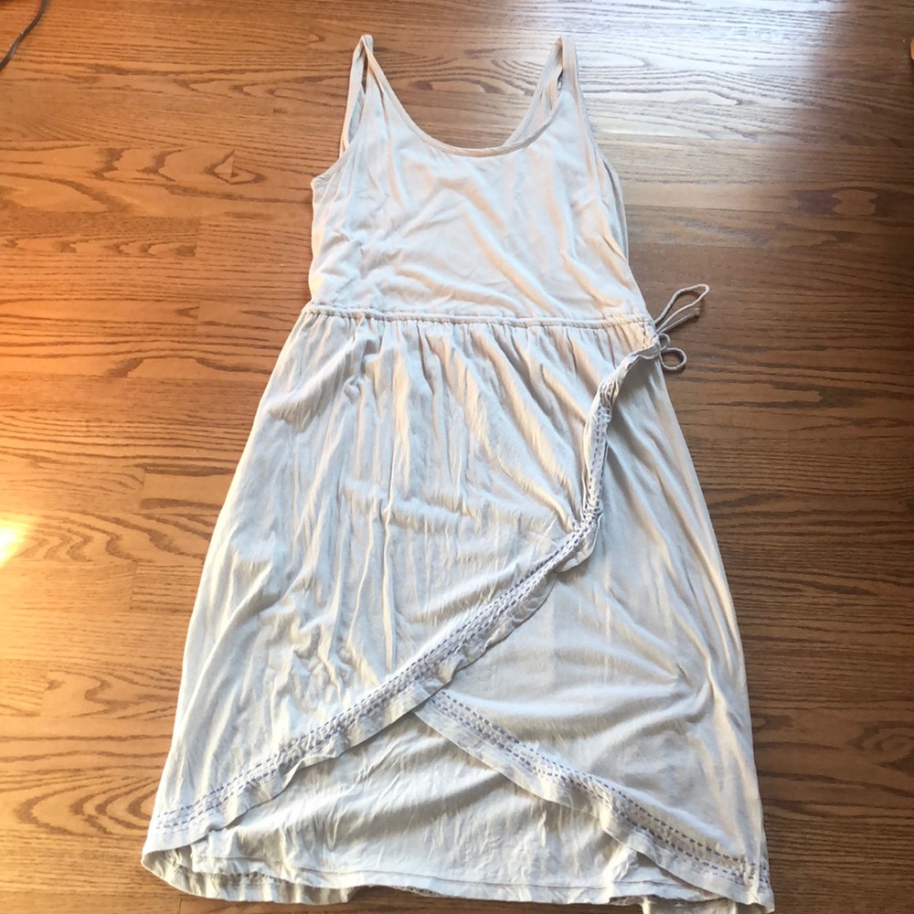 Elegant White Sleeveless Dress